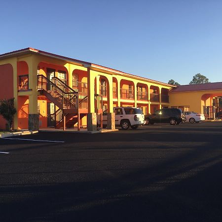 Relax Inn Mcrae Exterior photo